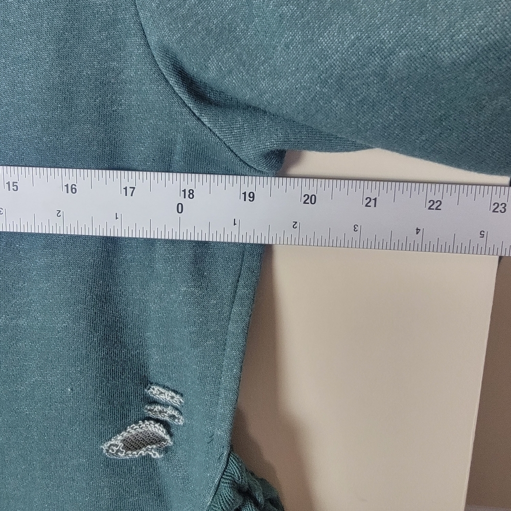 Romeo &Juliet Couture Sage Green Distressed Crew neck Sweatshirt Pullover Sz S - Picture 10 of 12